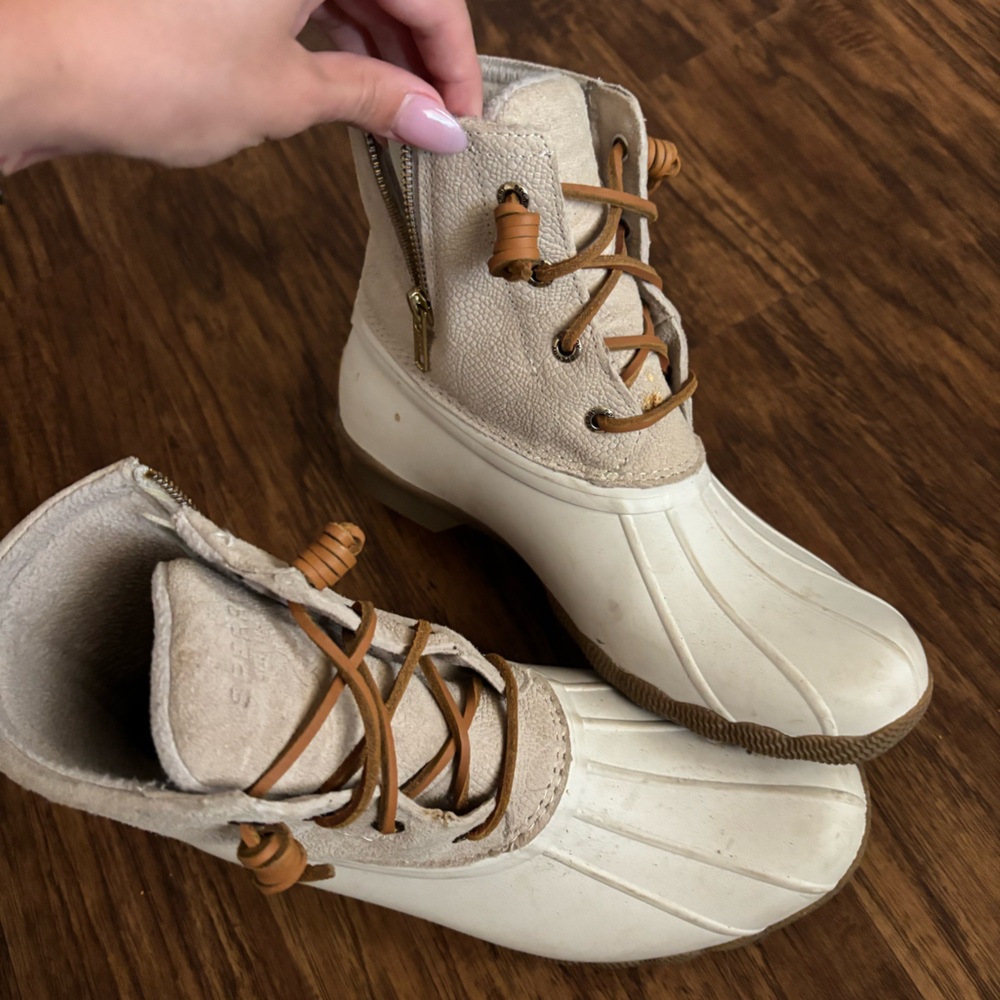 women’s sperry duck boots size 7.5 crème and tan